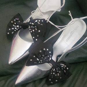 Karl Lagerfeld SkyLynn Silver Crystal Bow Slingback Pumps Size 10.